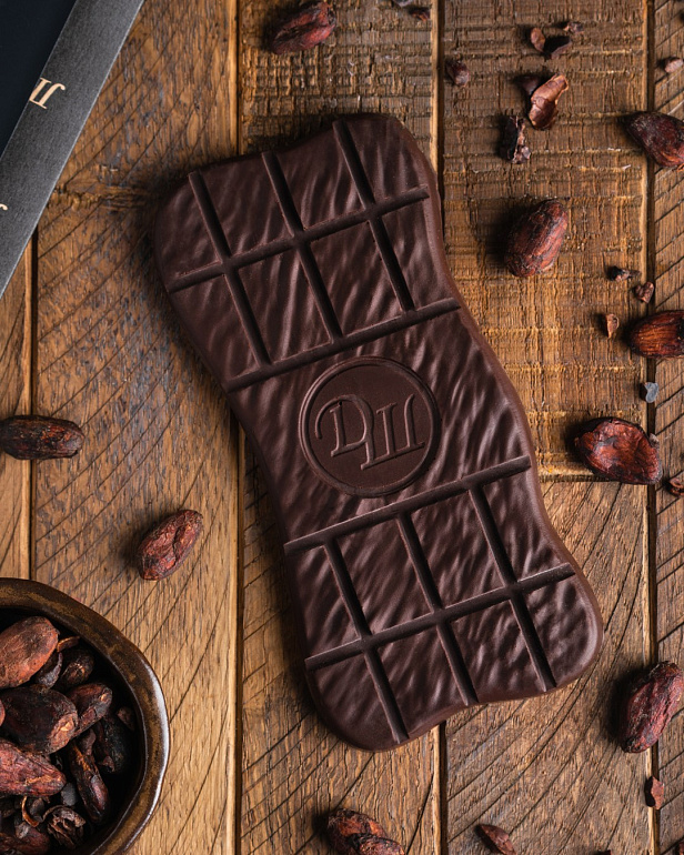 Праздничный подарочный набор темного шоколада