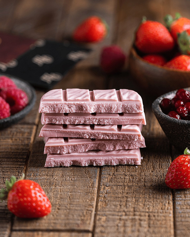 "Бархат" крем-шоколад с соком ягод малины, клубники и брусники