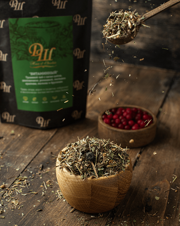 Травяной чай "Витаминный" с саган-дайля, шиповником, ромашкой, листьями крапивы, малины и брусники