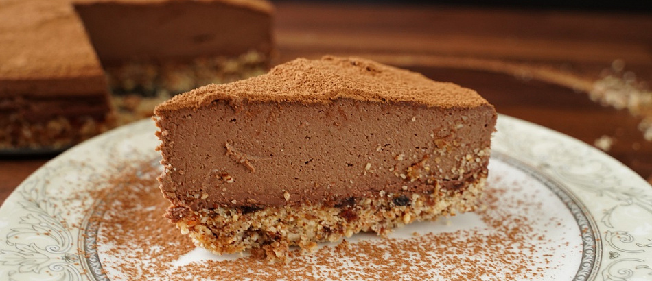 Натуральный и полезный торт «Двойной шоколад» без муки и выпечки